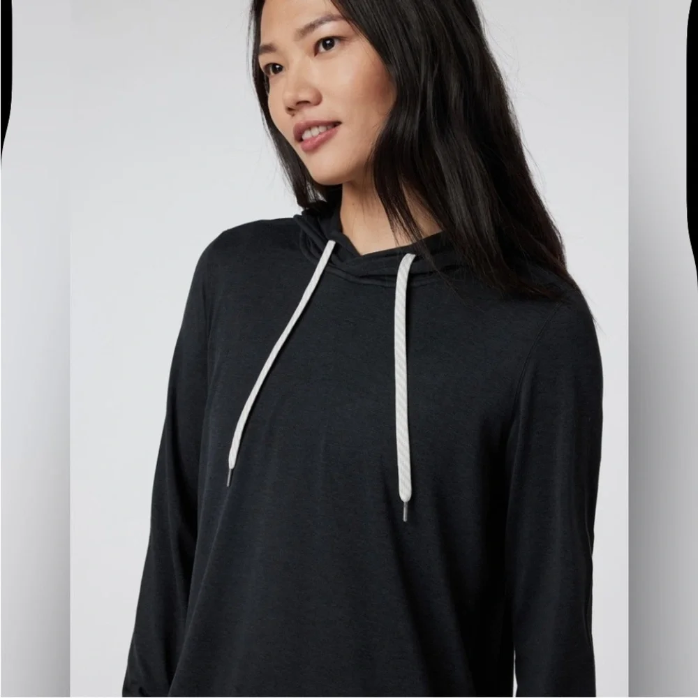 Vuori Halo Essential Hoodie Black
Heather - Picture 4 of 8